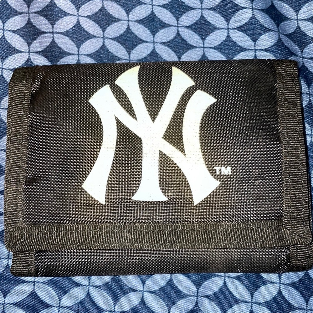 Yankees logo wallet